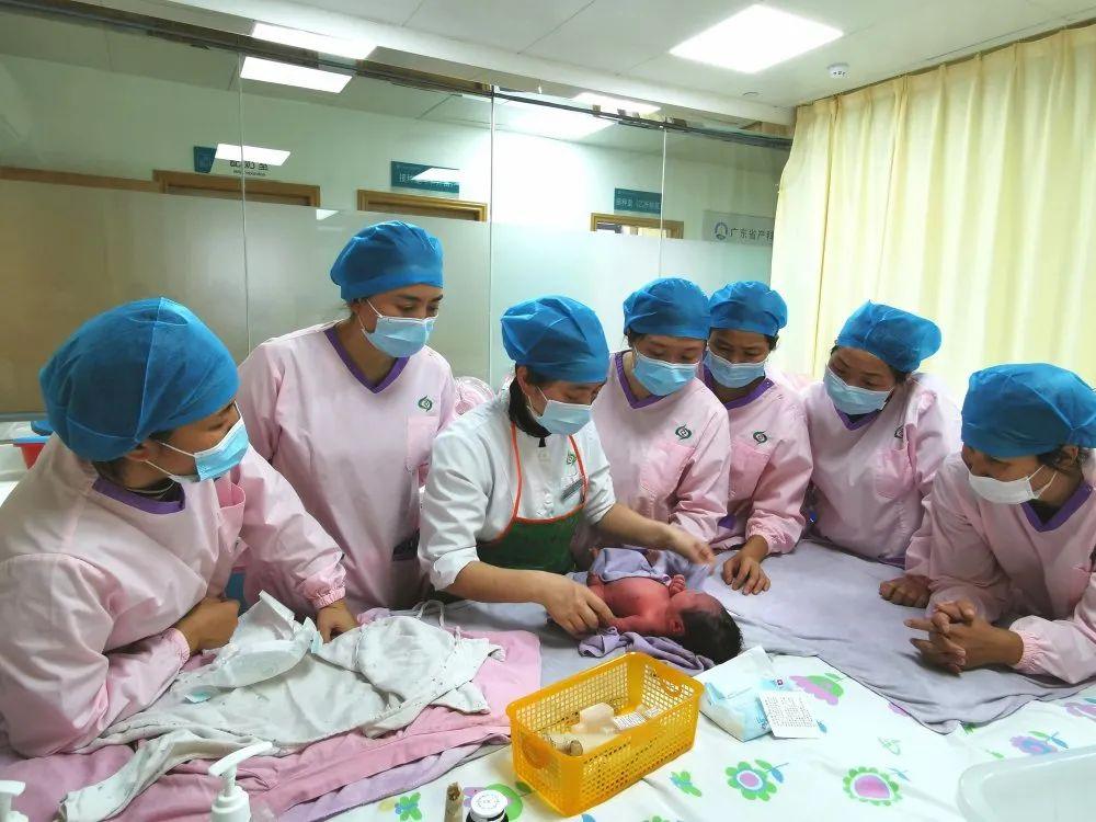 尼勒克县妇婴监护型护送